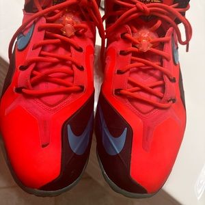 Nike, LeBron Elite 11 “Hero”, size 12. Rare Find 💕💕❤️